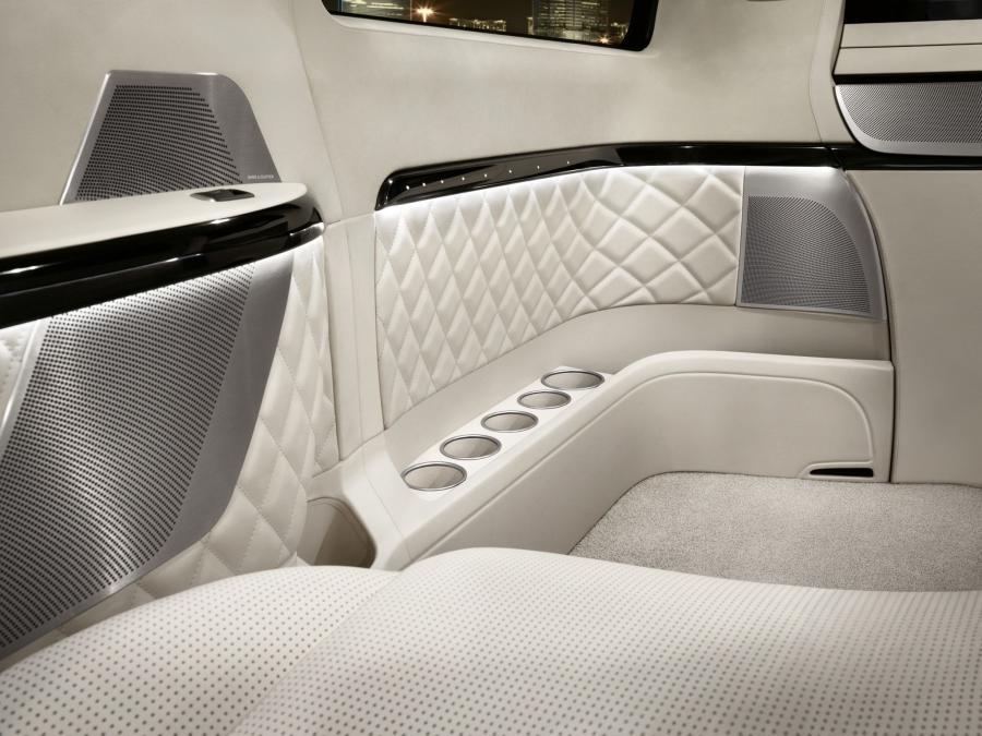  Mercedes-Benz Viano Vision Diamond Concept 2012 года  (фото 5 из 8)